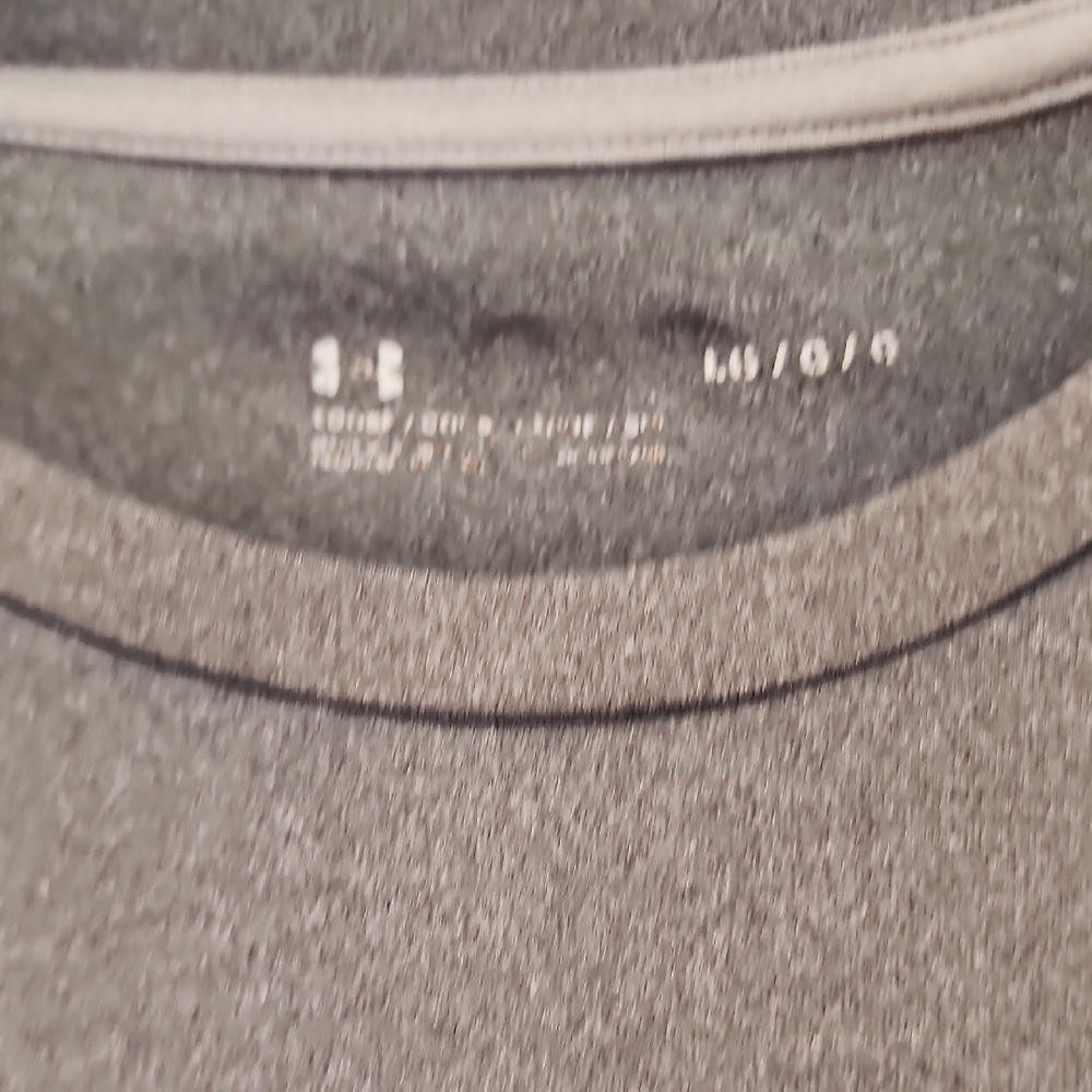 UnderArmour Gray Crew Neck Long Sleeve Mens  T-Shirt
